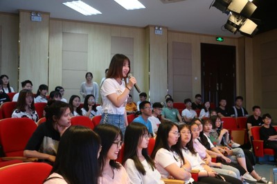 我校開展“我與博士面對面”活動