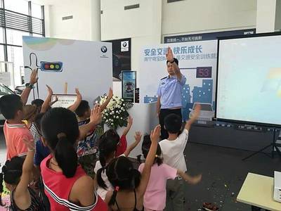 會(huì)玩之中掌握交通安全“秘笈”!南寧交警“花式