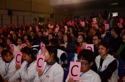 紅絲帶青春校園行走進(jìn)中南大