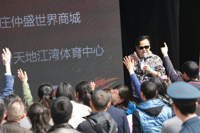 觀眾熱情參與互動(dòng)問答 - 世界極限運(yùn)動(dòng)大賽的照片專輯:“4.20-21第二場路演” - 開心網(wǎng)