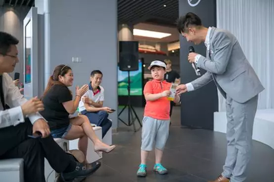 2017全新賽德斯-奔馳E級(jí)轎跑車上海東華上市活動(dòng)